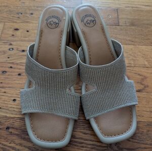 NWOT White Mountain Women's Shimmery Beige Slide Sandals
